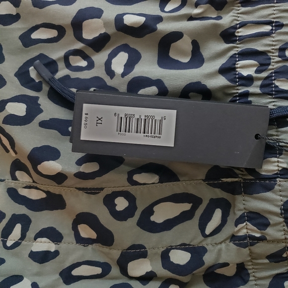 BANANA REPUBLIC SHORTS MENS XL HYBRID SWIM SHORTS LEOPARD PRINT NEW WITH TAGS. - Picture 2 of 8